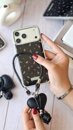 قاب موبایل رز صورتی  زمینه مشکی همراه با بند آویز - Image 5