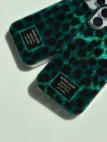 قاب موبایل سبز پولداری SHEIN Leopard - Image 3