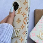 قاب Louis Vuitton هولوگرامی آیفون (کدC2221)